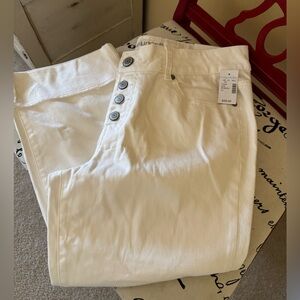 Maurices White Mid Rise Capri Pants/ Jeans Cuffed Button Fly Size 12 NWT